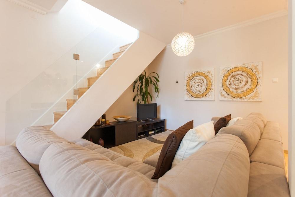 Liberty Penthouse Three-bedroom - By Lu Holidays * Lisbon