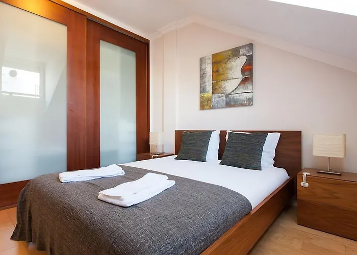 Liberty Penthouse Three-Bedroom Apartment - By Lu Holidays