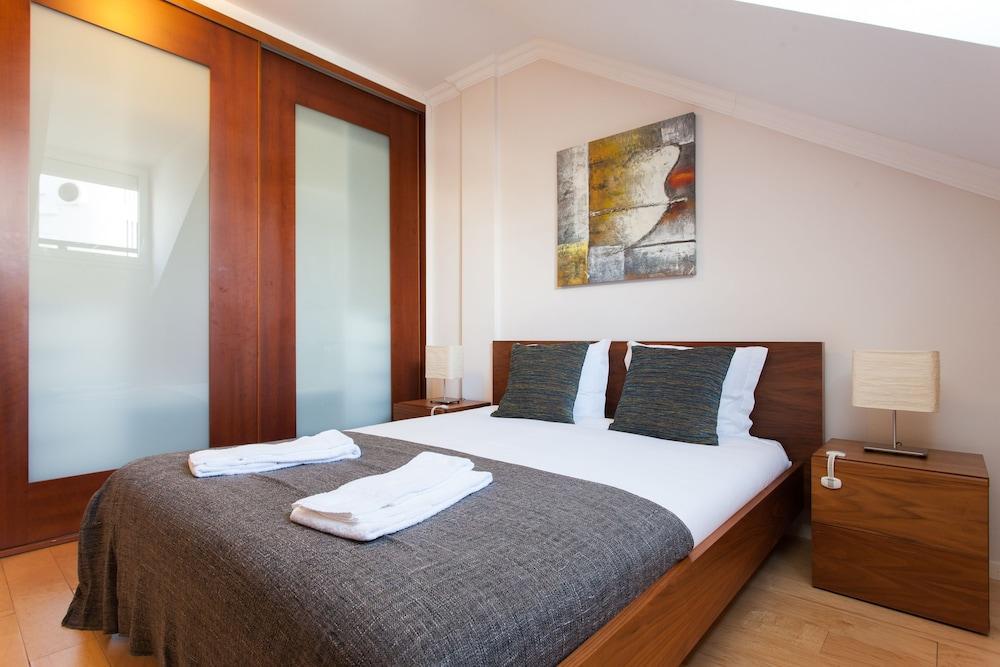 Liberty Penthouse Three-bedroom - By Lu Holidays * Lisbon
